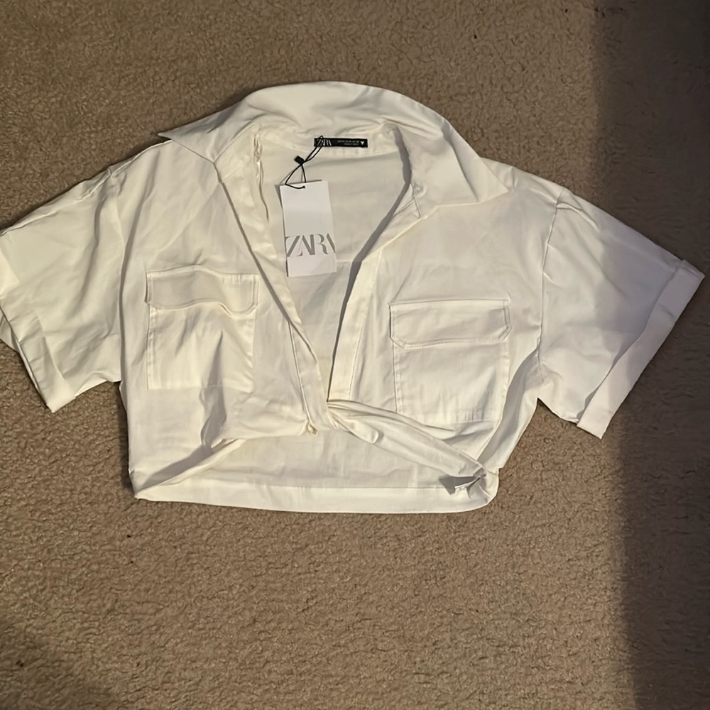 White crop top, V-neck